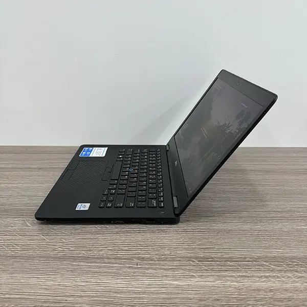 Cho thuê laptop Dell Latitude E7470 Core i7-6600U, Ram 8GB, SSD 240GB, LCD 14″ FHD / Win 10